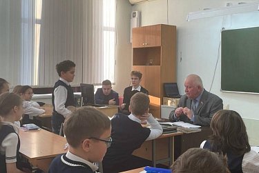 Владимир Егоров провел поэтический урок